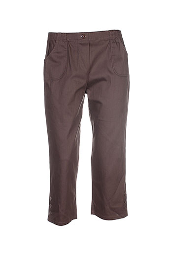 20 et 20 pantacourts et citadins femme de couleur marron (photo) 20 et 20 pantacourts et citadins femme de couleur marron (photo)