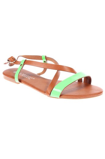 la et bottine et souriante sandales et nu et pieds femme de couleur vert