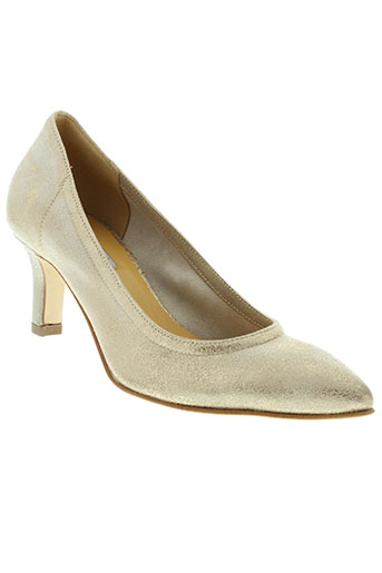 mani chaussures femme de couleur beige