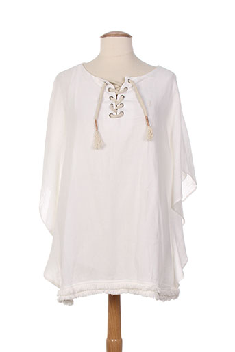 une fille robes fille de couleur blanc