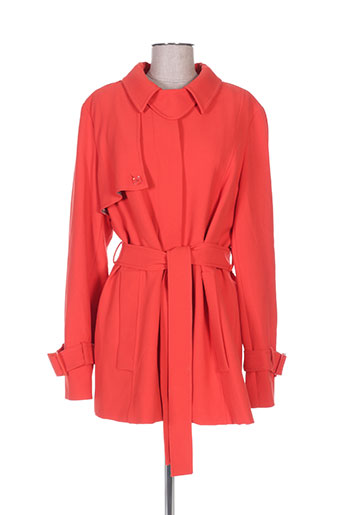 persona manteaux femme de couleur rouge
