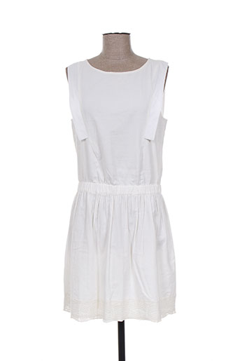 une fille robes fille de couleur blanc
