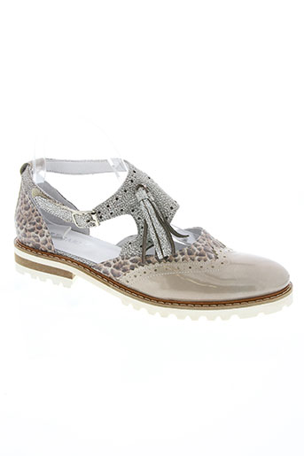 regard chaussures femme de couleur beige