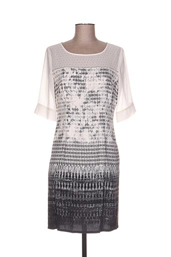 pause cafe robes femme de couleur beige