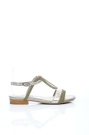 nu pied vert femme